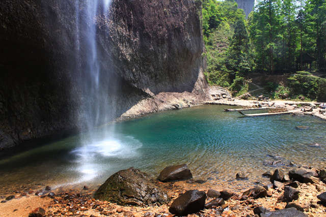 雁荡山色峥嵘-峰青石峻浮烟翠