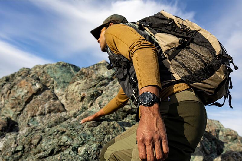 Garmin Instinct Crossover AMOLED 指针式智能手表